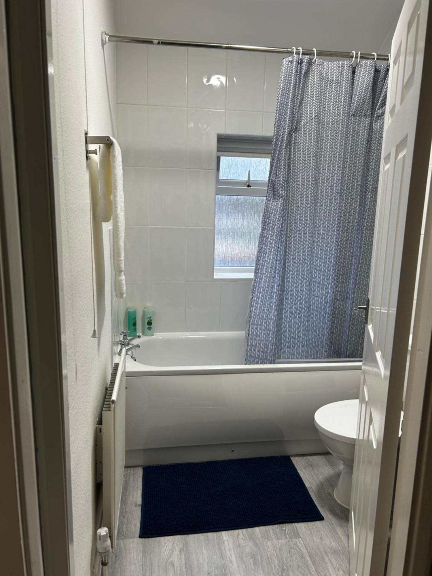 Family Near Cribbs Causeway And The Wave, Just 2 Minutes From Airbus And Rolls Royce Appartement Bristol