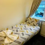 Family Home Near Cribbs Causeway And The Wave, Just 2 Minutes From Airbus And Rolls Royce
